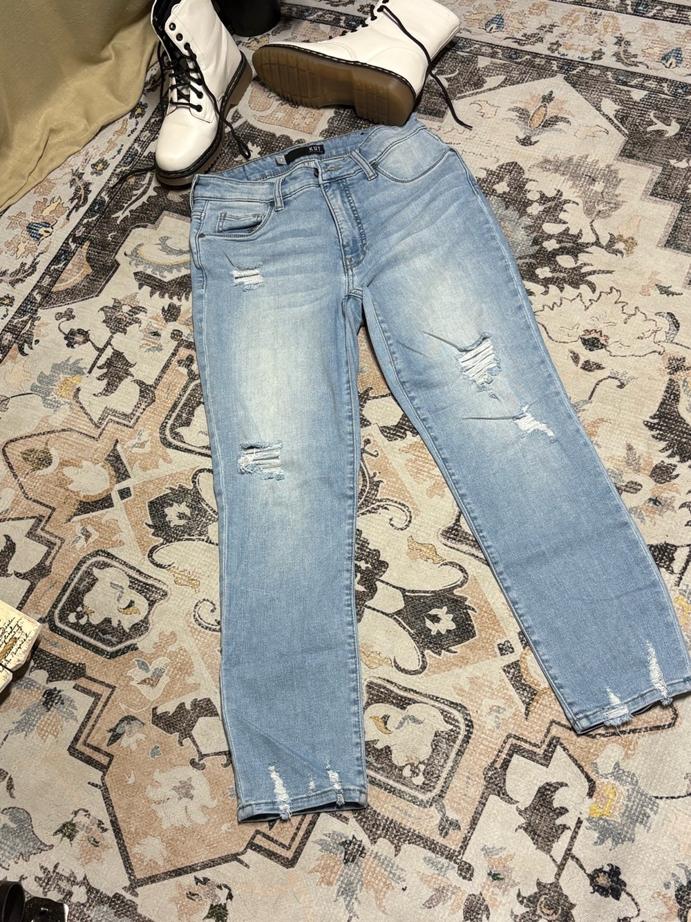 Kut from the Kloth Light Blue Distressed Cropped Jeans